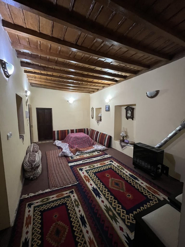 عمارت خانه دوست - واحد پونه - اتاق پونه/ظرفیت ۵ نفر/۲۰ متری