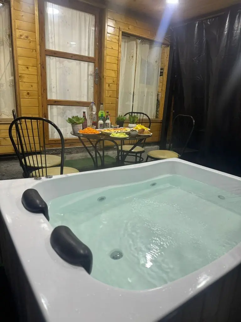 کلبه یک خوابه جنگلی جکوزی دار فرید