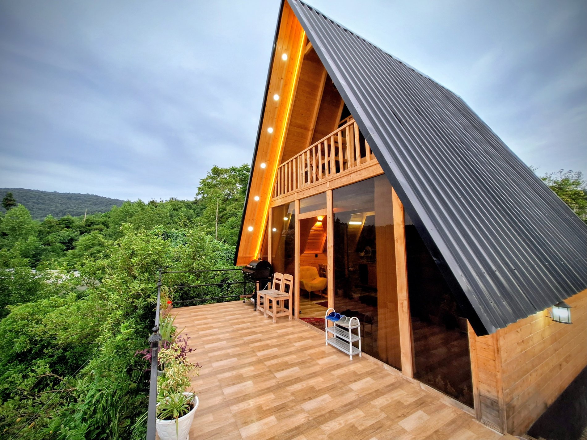 یک خوابه جنگلی سوئیسی فرحان