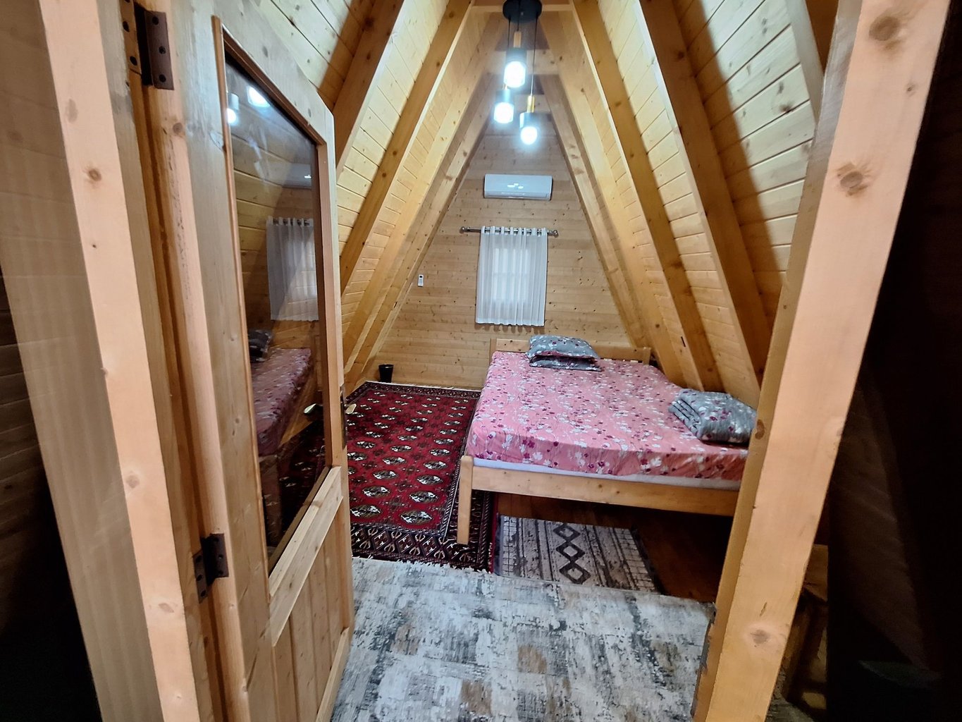 یک خوابه جنگلی سوئیسی فرحان