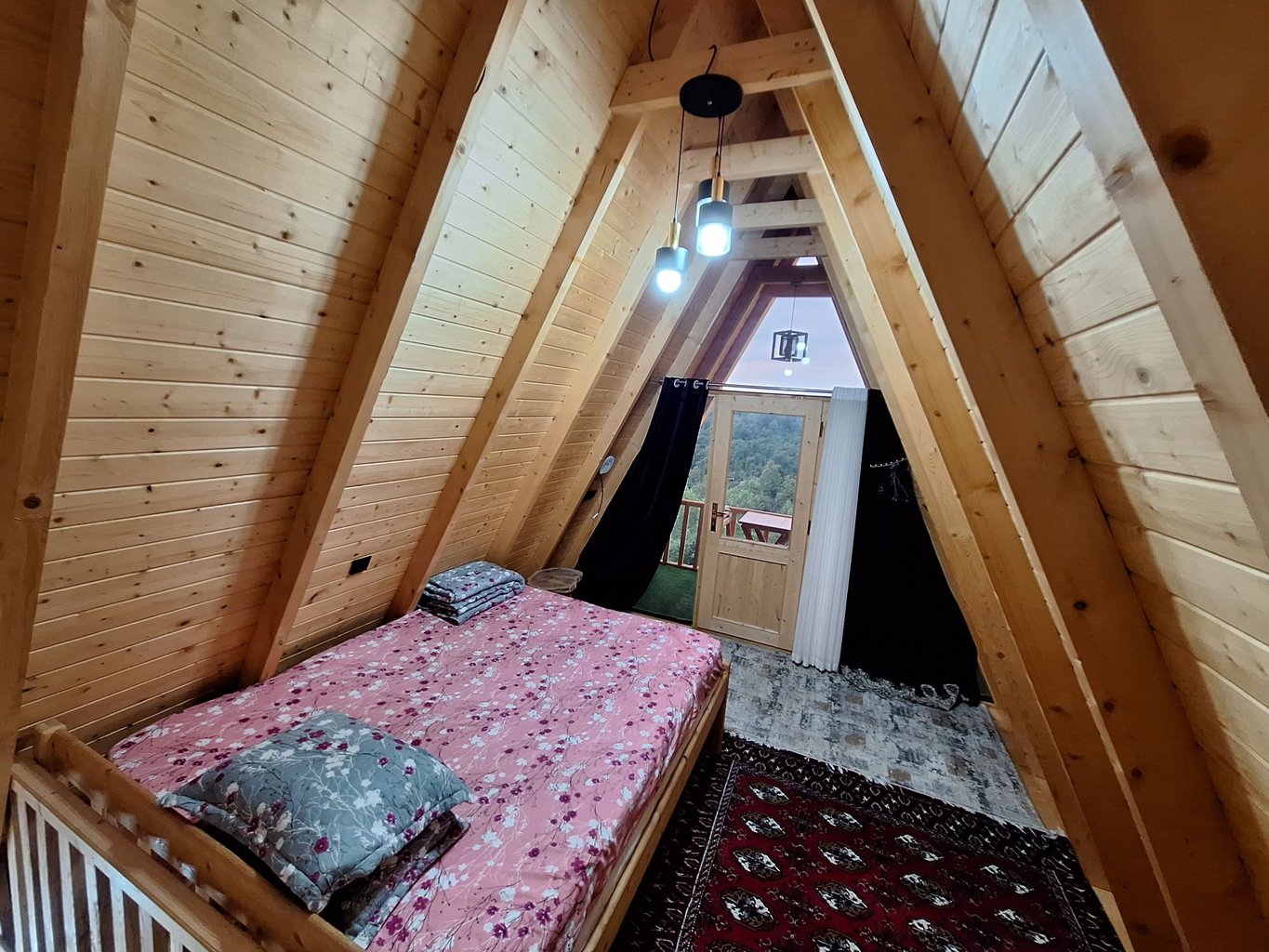 یک خوابه جنگلی سوئیسی فرحان