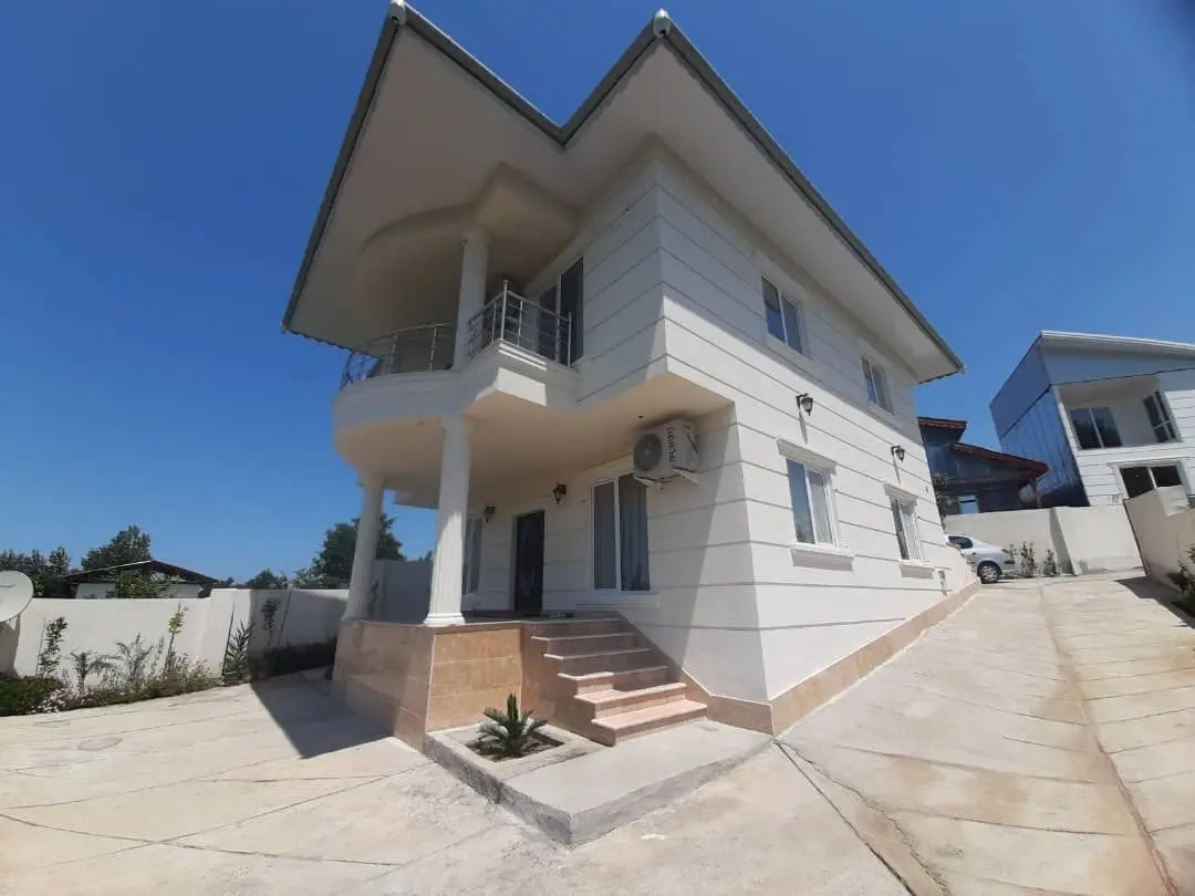 دوخوابه سرای سرسبز - محوطه بیرونی