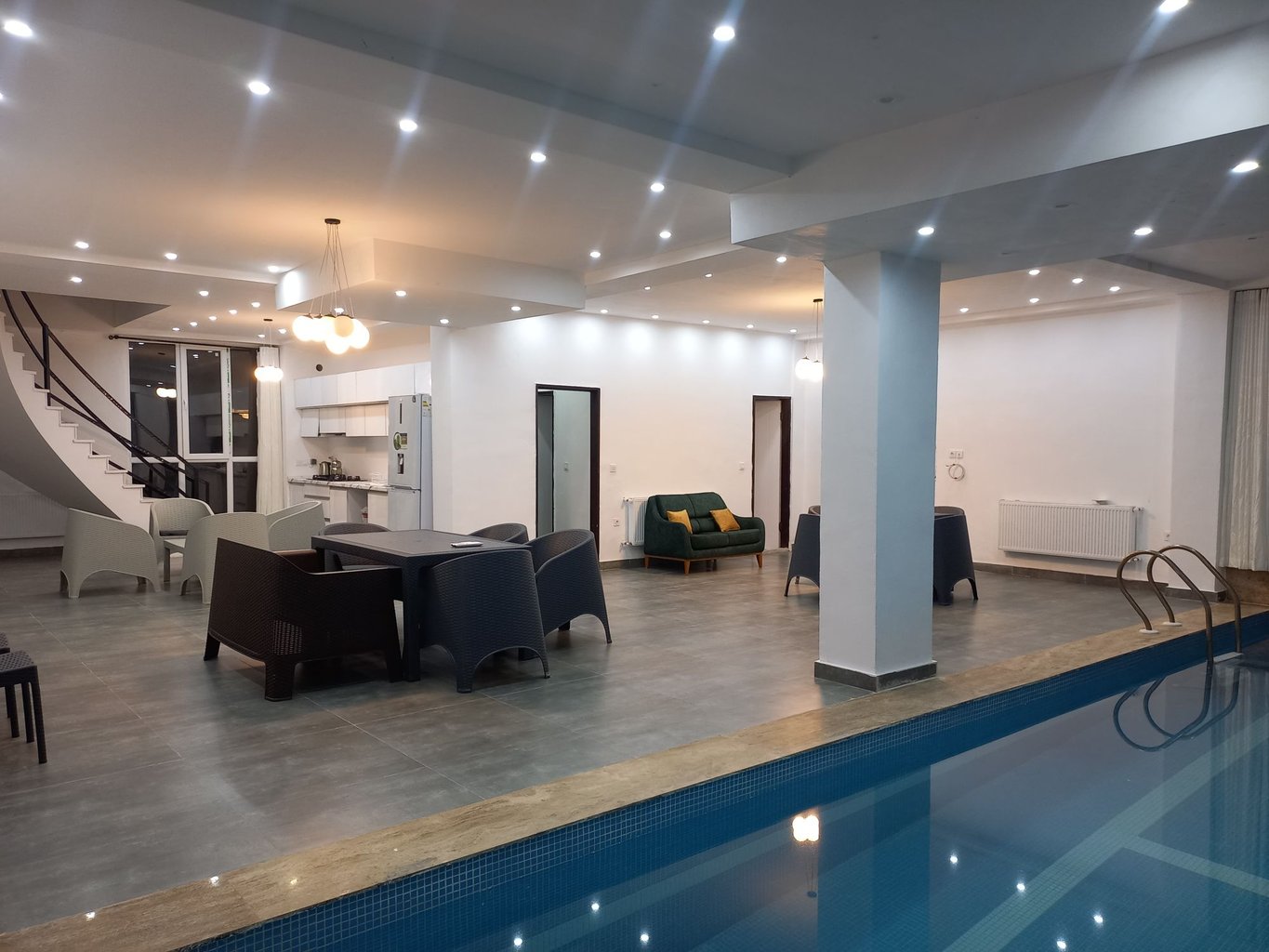 ویلا پنج خوابه استخردار کامبیز