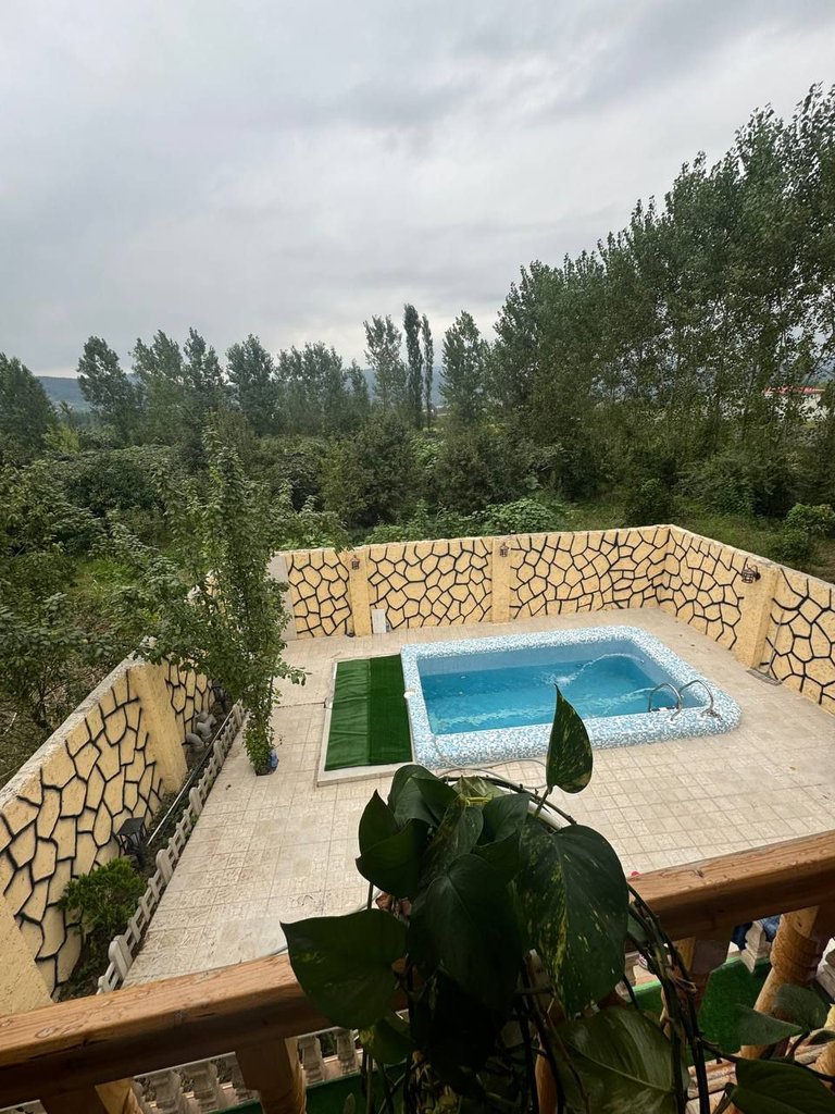 یک خوابه استخردار آبگرم سوئیسی رز