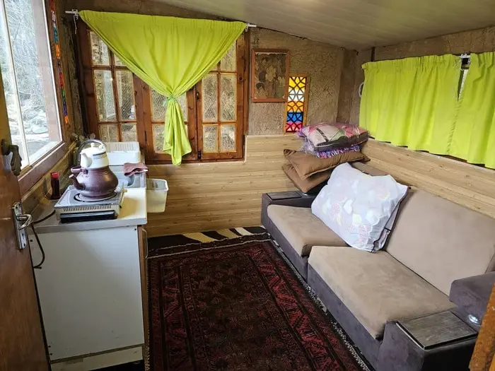 کلبه دوخوابه گاهکلی کومه - سویت داخل حیاط با ۲عدد مبل تختخواب شو ویک اشپزخانه کوچک