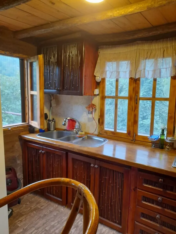 کلبه دوخوابه گاهکلی کومه - اشپز خانه در طبقه اول