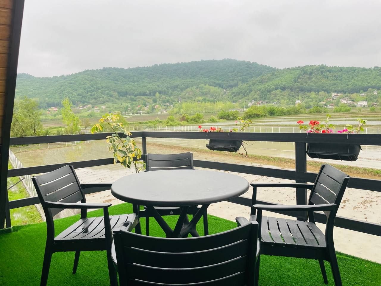 کلبه ویلای سویسی پتوس