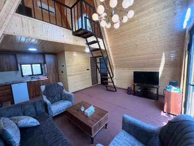 کلبه دوخوابه سوئیسی استخردار آبگرم سیرجارون