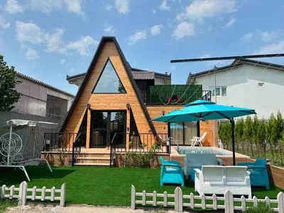 کلبه دوخوابه سوئیسی استخردار آبگرم سیرجارون