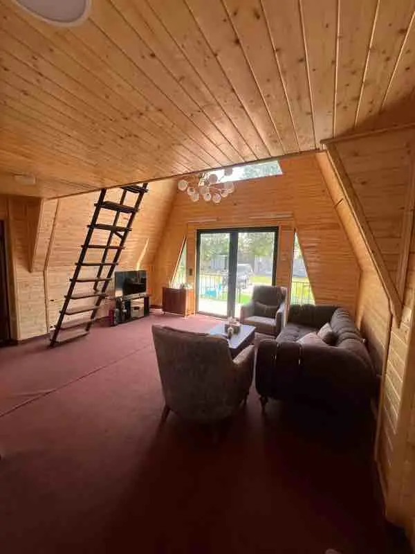 کلبه دوخوابه سوئیسی استخردار آبگرم سیرجارون - انتخاب عنوان تصویر