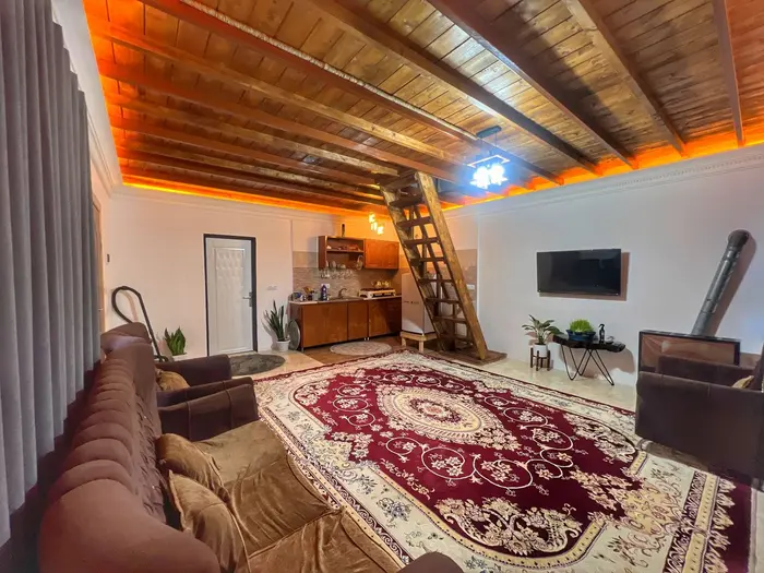 کلبه یک خوابه جنگلی جکوزی دار ایت