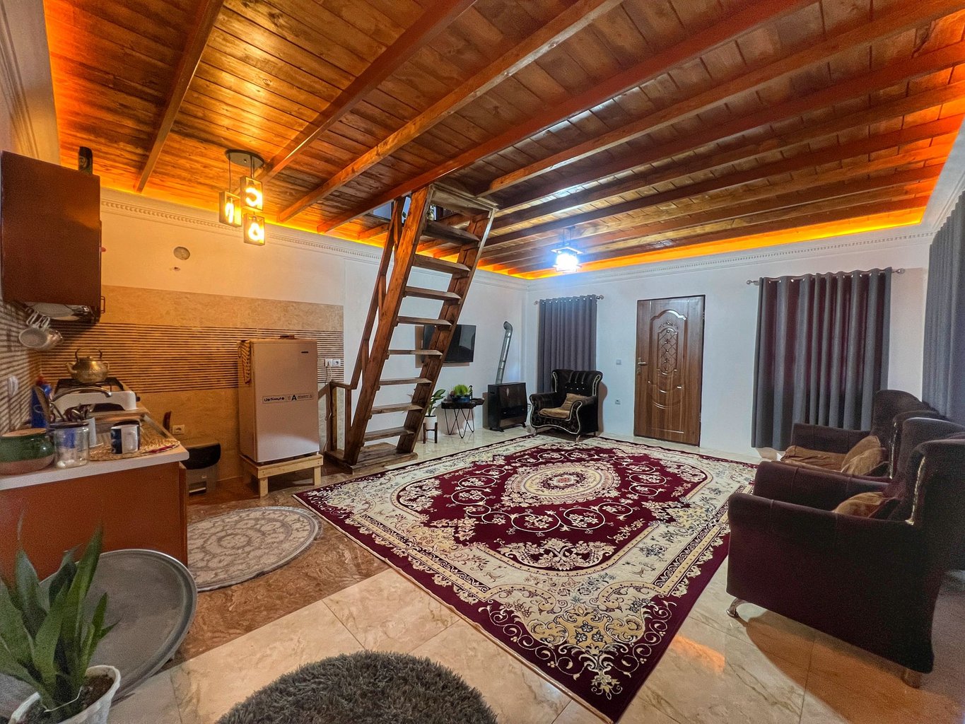 کلبه جنگلی ایت ۸