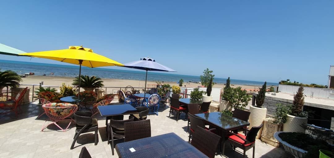 سوئیت یک خوابه ساحلی دنیز 2 - صبحانه و رستوران بر فراز بام دریا