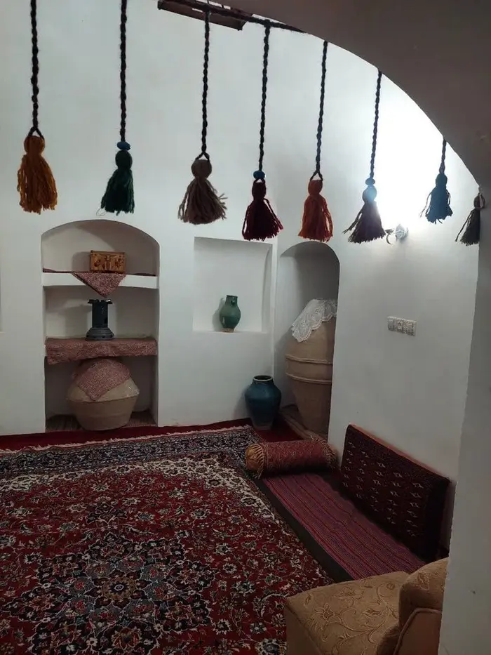 عمارت دلگشای ماهان - واحد خمره‌‌ها چهارنفره - نمای داخلی سوییت خمره‌ای دلگشا بدون پنجره