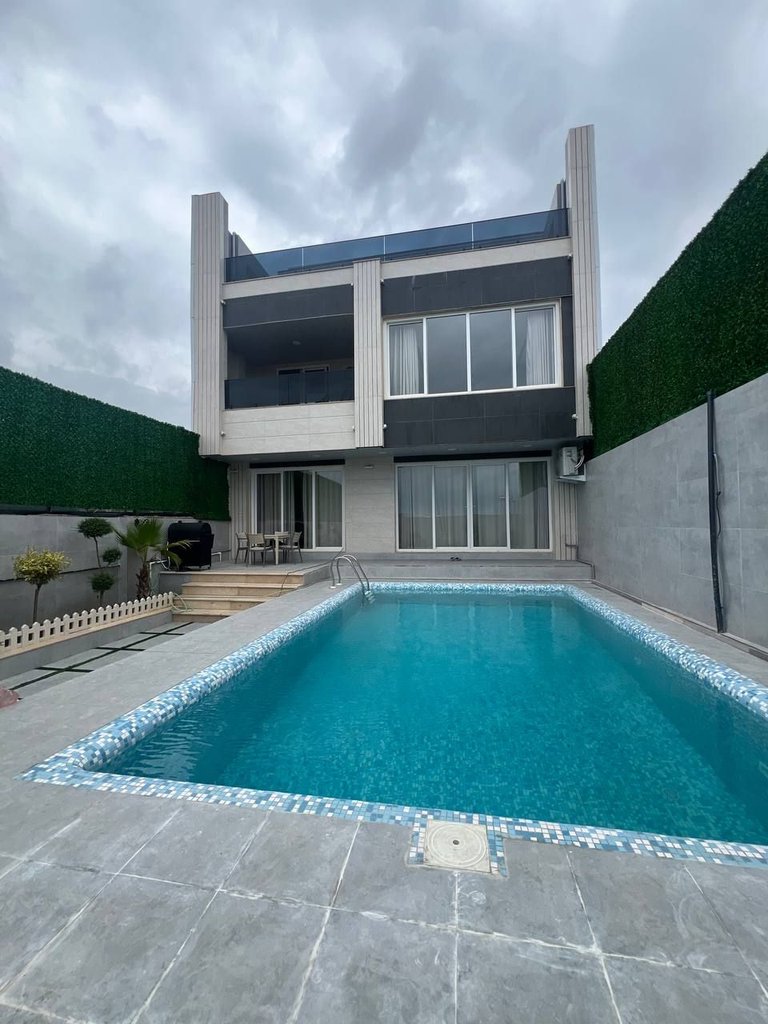 ویلا سه خوابه ساحلی استخردار آبگرم طوفان