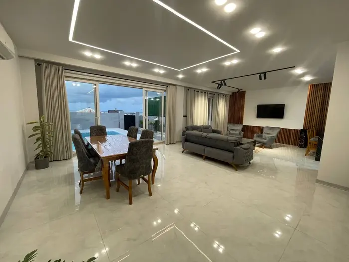 ویلا سه خوابه ساحلی استخردار آبگرم طوفان