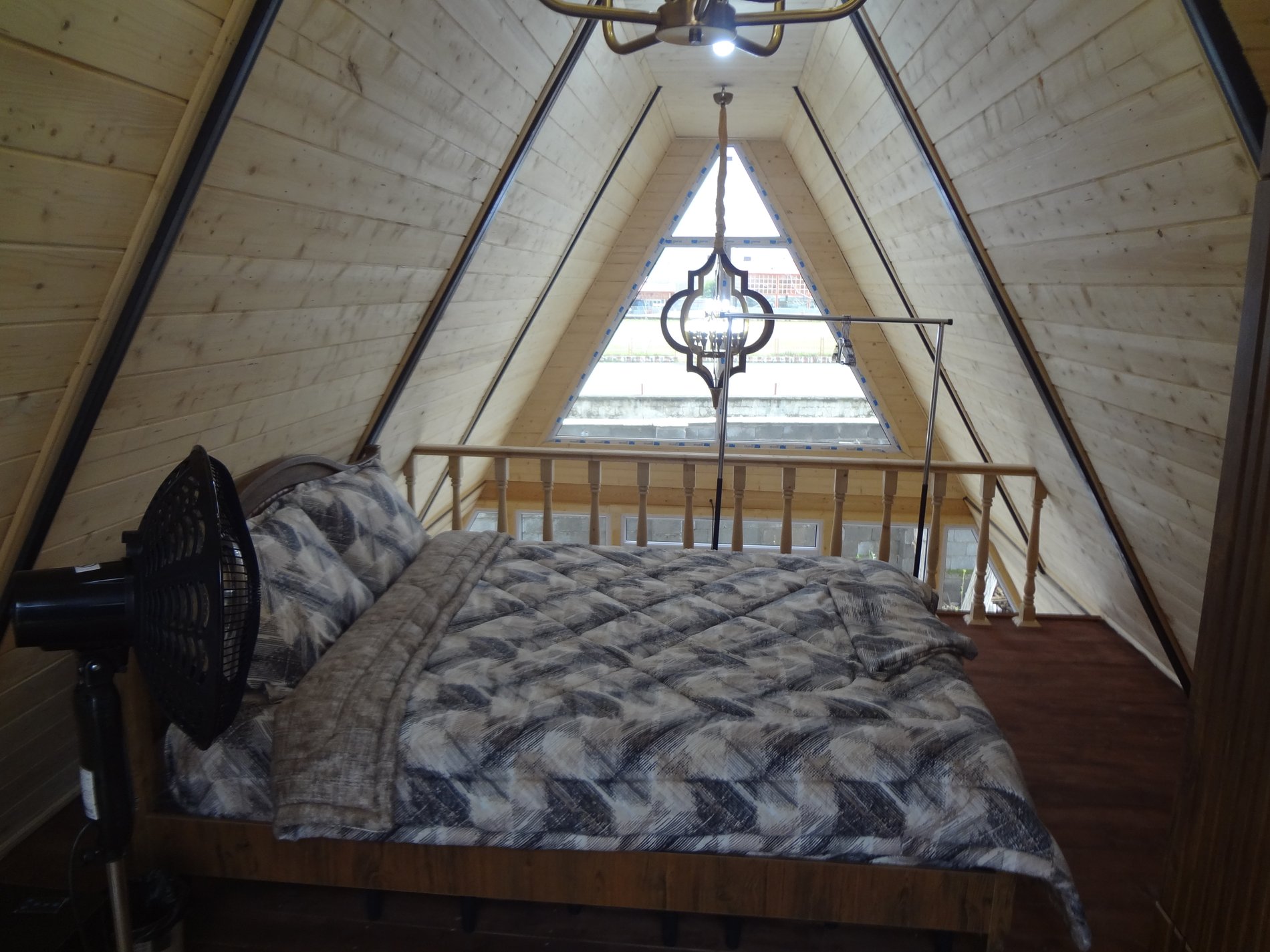 کلبه یک خوابه دوبلکس  با بوی چوب