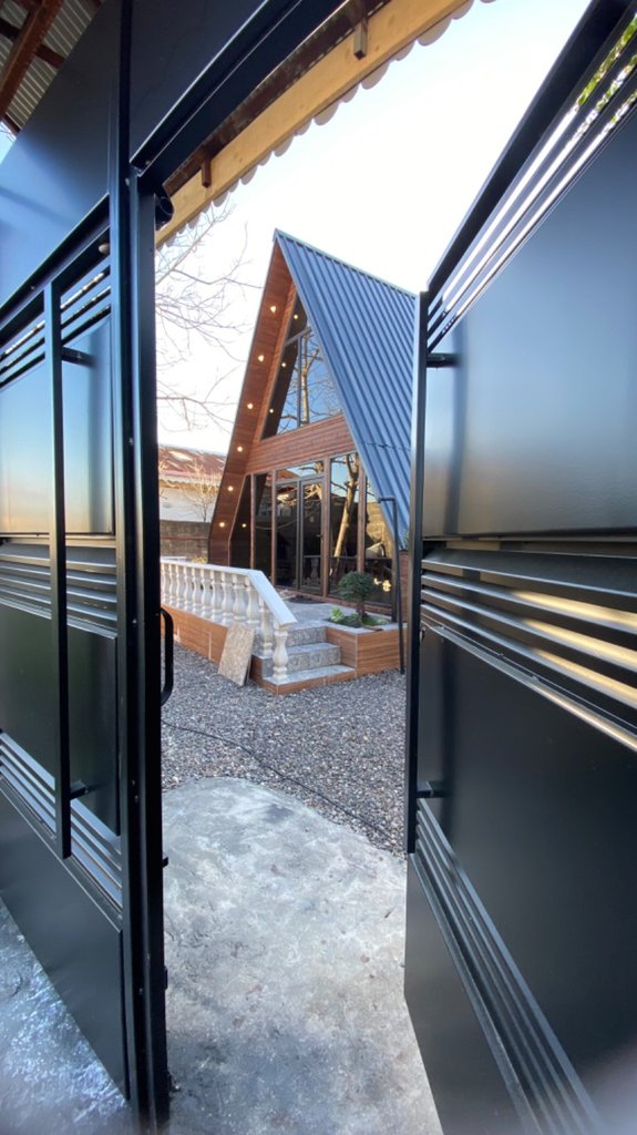 کلبه یک خوابه دوبلکس  با بوی چوب