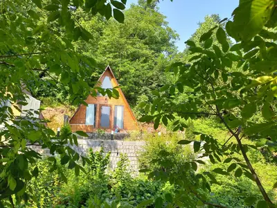 کلبه یک خوابه سوئیسی جکوزی دار دوقلو ها