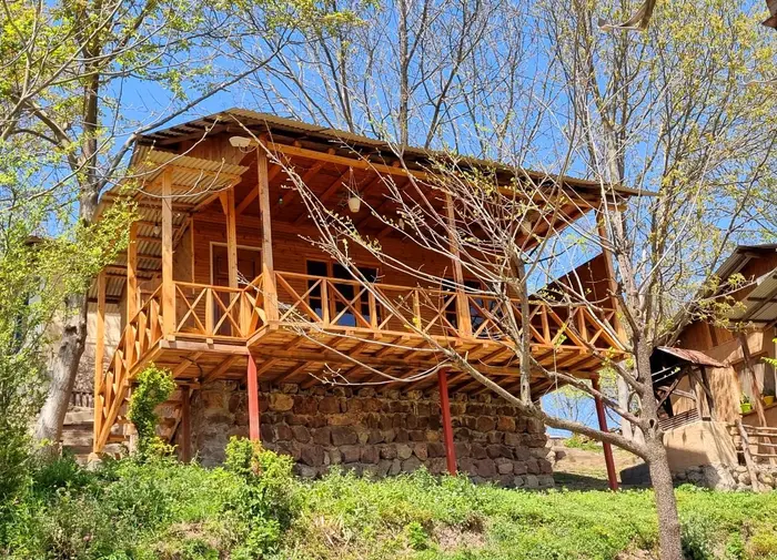 کلبه فلت سرای اساس واحد ۴ - نمای کلبه