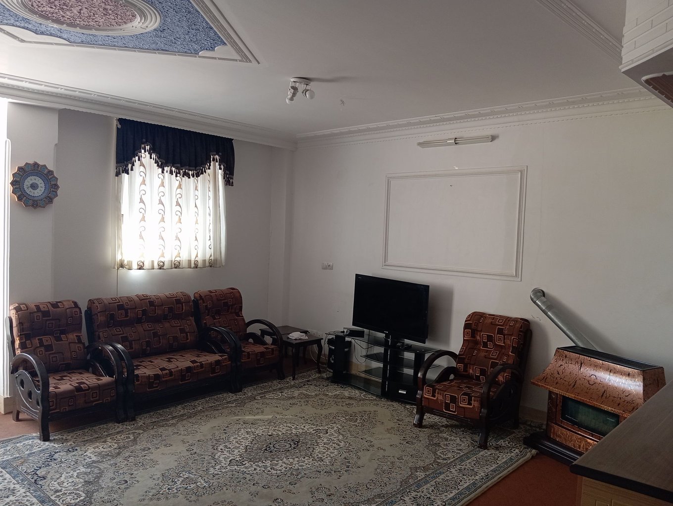 آپارتمان دوخوابه احمدی 5 - پذیرایی