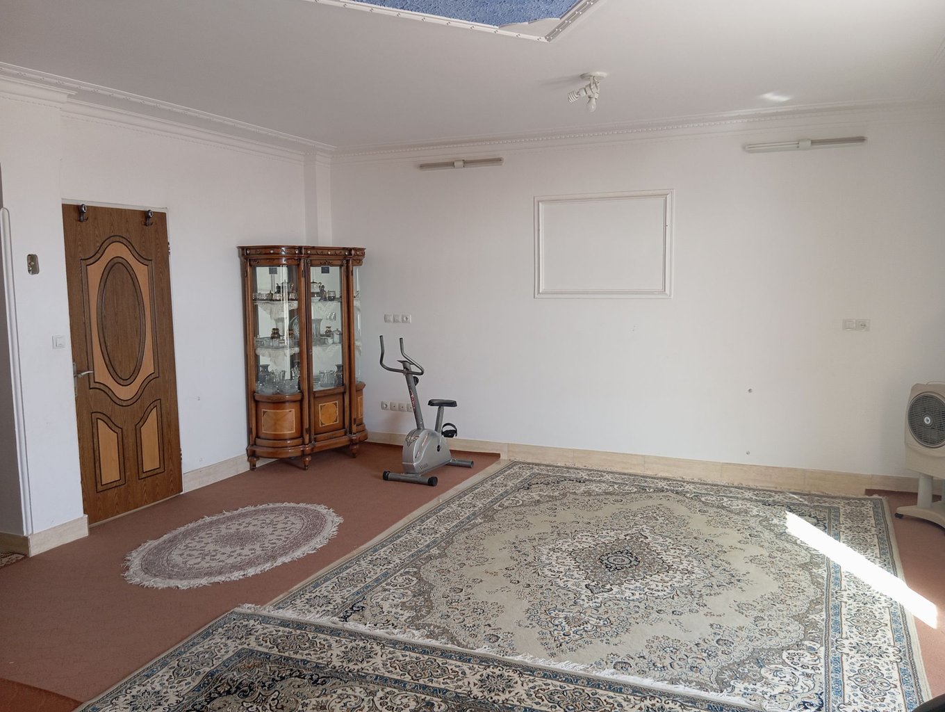 آپارتمان دوخوابه احمدی 5 - پذیرایی