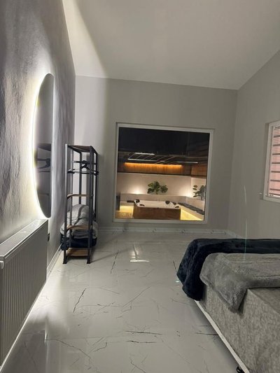 ویلا سه خوابه جکوزی دار بلک اند وایت