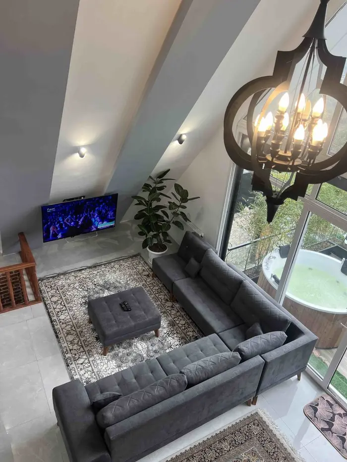 کلبه سه خوابه استخردار آبگرم تراس - انتخاب عنوان تصویر