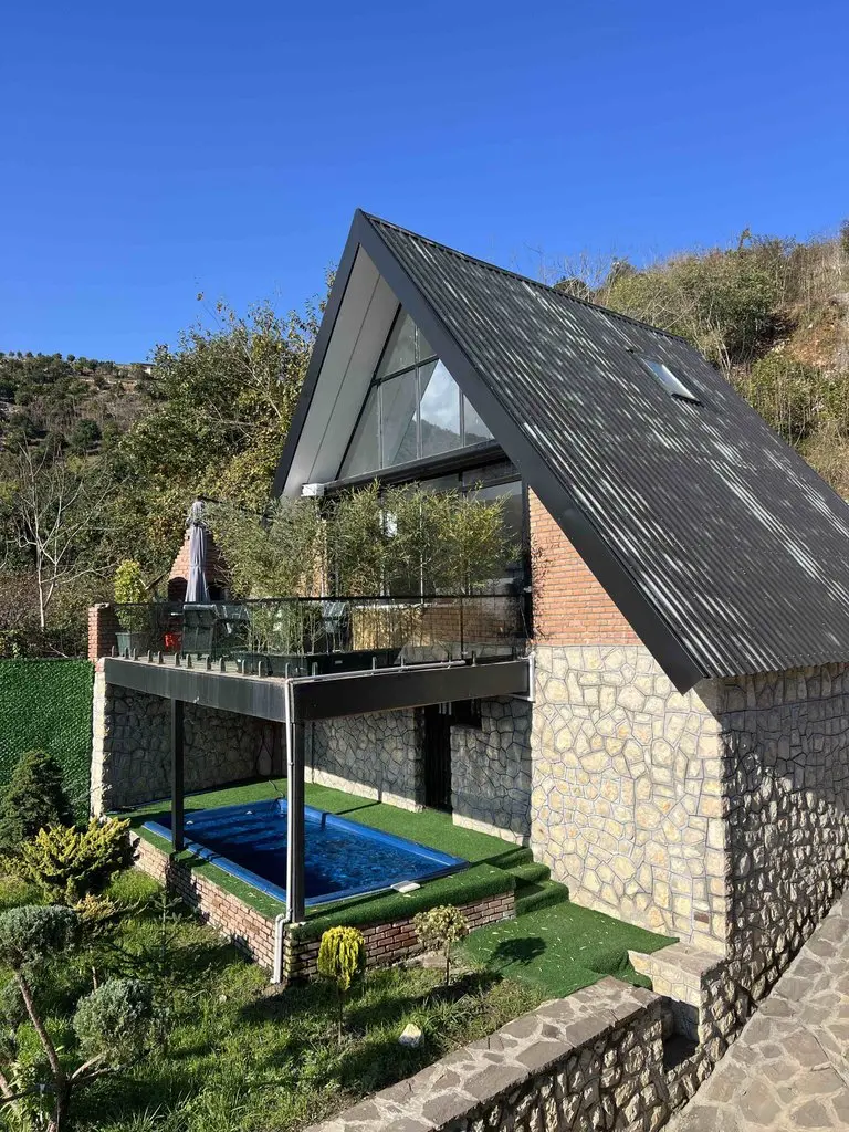 کلبه سه خوابه استخردار آبگرم تراس - انتخاب عنوان تصویر