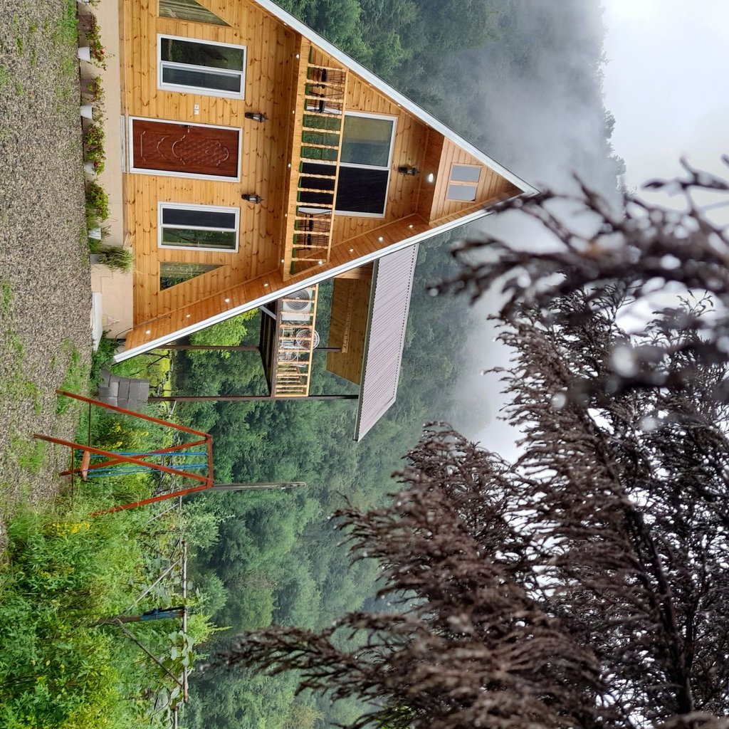 کلبه دوخوابه سوئیسی گلزار