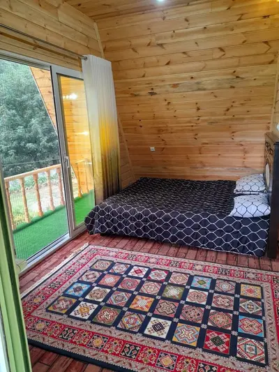 کلبه دوخوابه سوئیسی گلزار