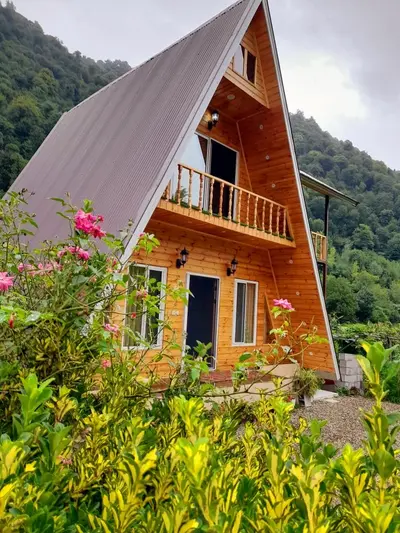 کلبه دوخوابه سوئیسی گلزار