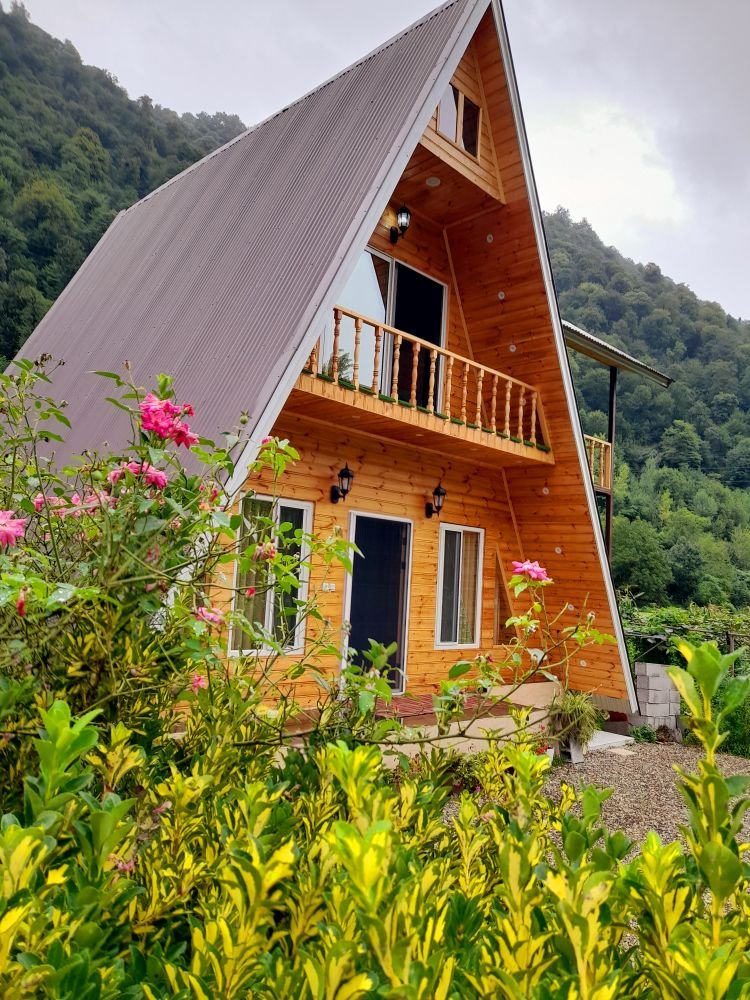 کلبه دوخوابه سوئیسی گلزار