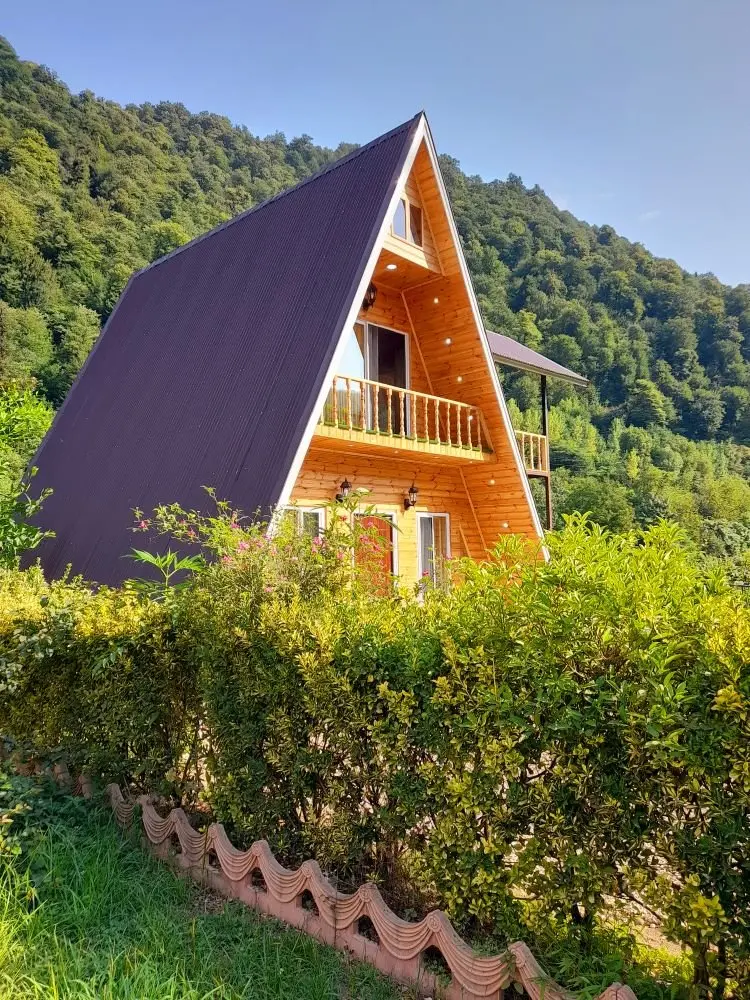 کلبه دوخوابه سوئیسی گلزار