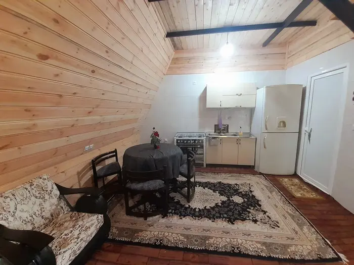 کلبه دوخوابه سوئیسی گلزار