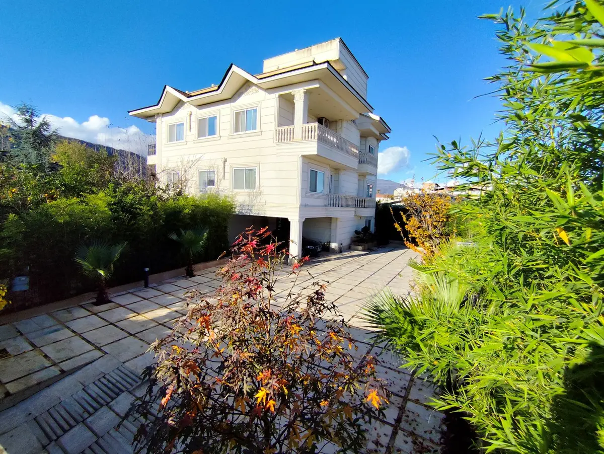 ویلا چهارخوابه استخردار آبگرم باغ بهشت