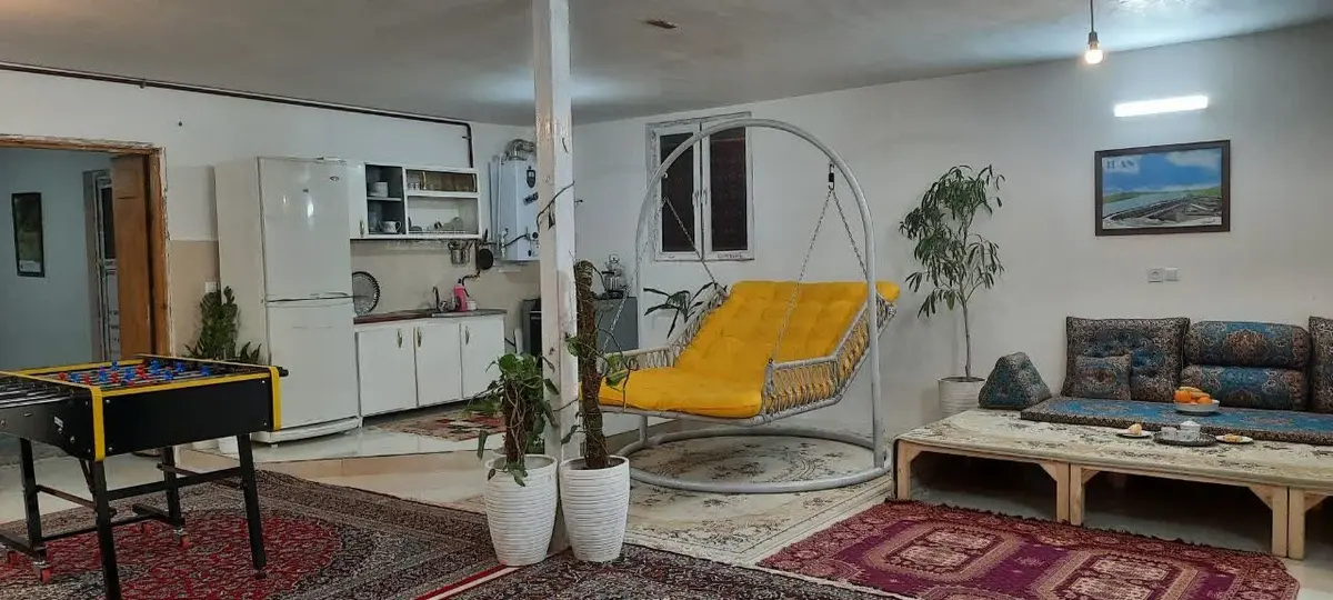 ویلا یک خوابه سنگ بست فریمان -  طبقه اول تاب ریلکسی و تخت شاه نشین 