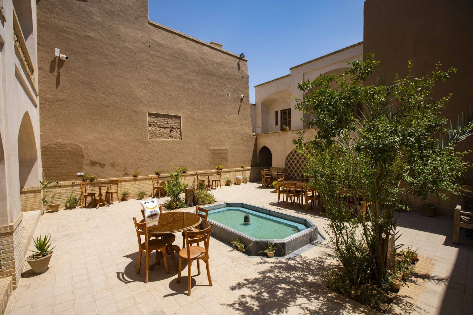 اقامتگاه سنتی سرای طاق چشمه - واحد خاتون