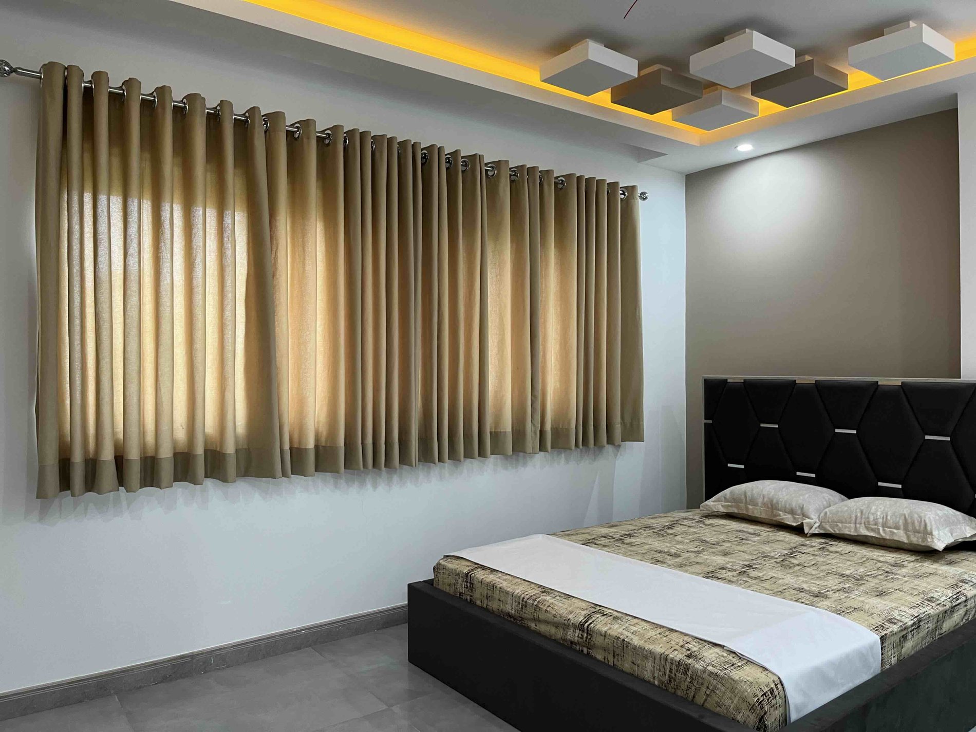 سه خوابه استخردار آبگرم تقدسی