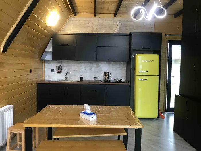 کلبه یک خوابه سوئیسی چوبی لنا - انتخاب عنوان تصویر