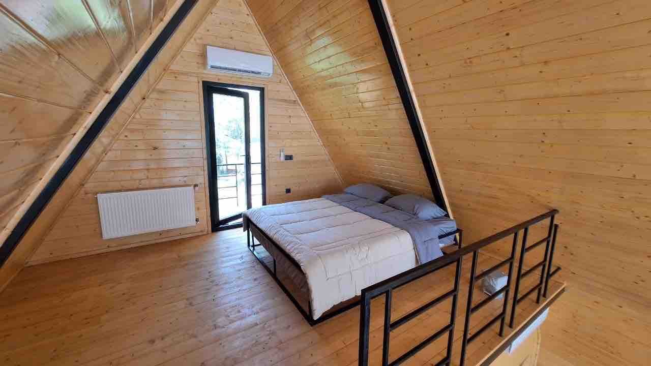 یک خوابه سوئیسی چوبی لنا