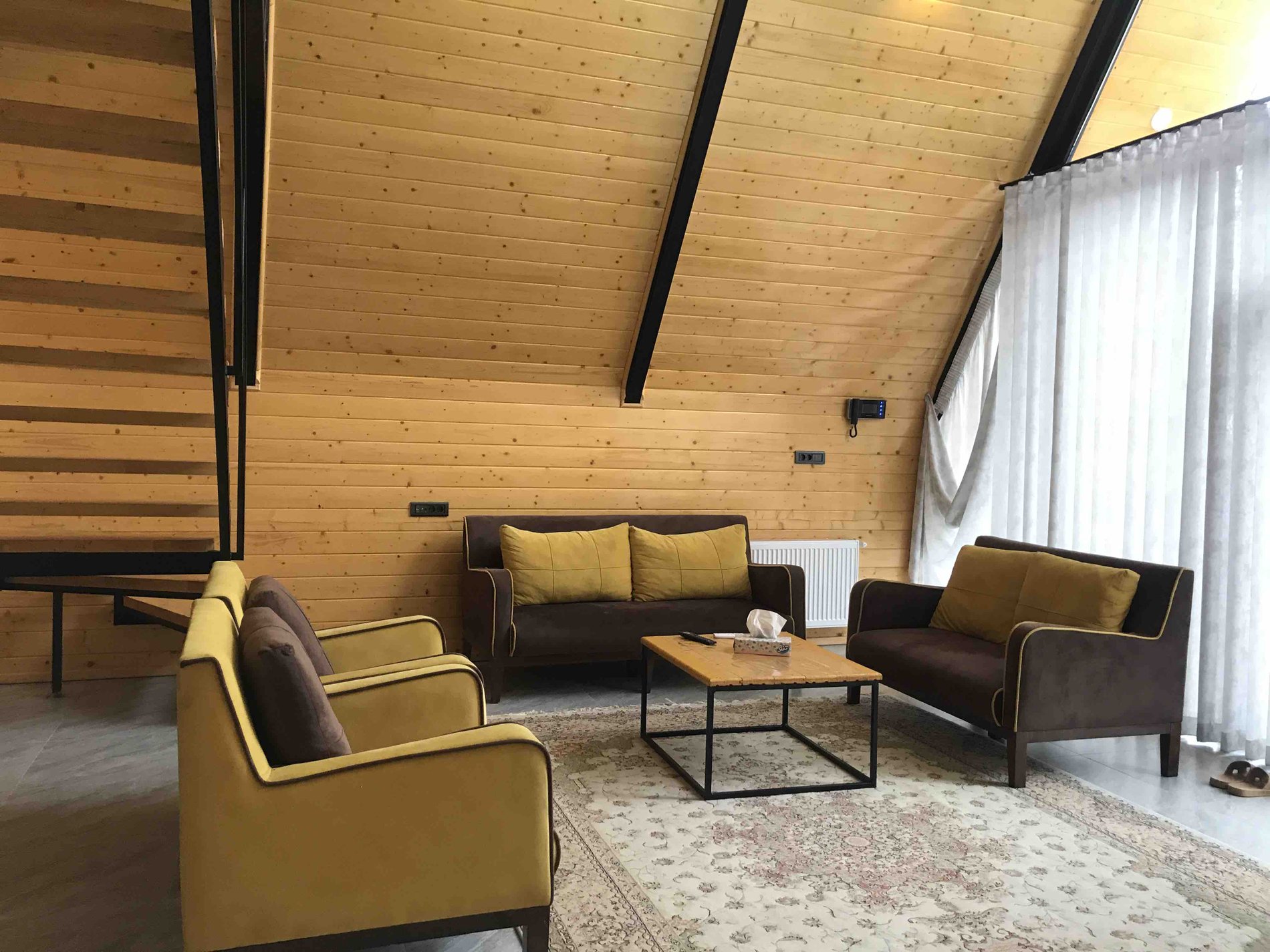 یک خوابه سوئیسی چوبی لنا