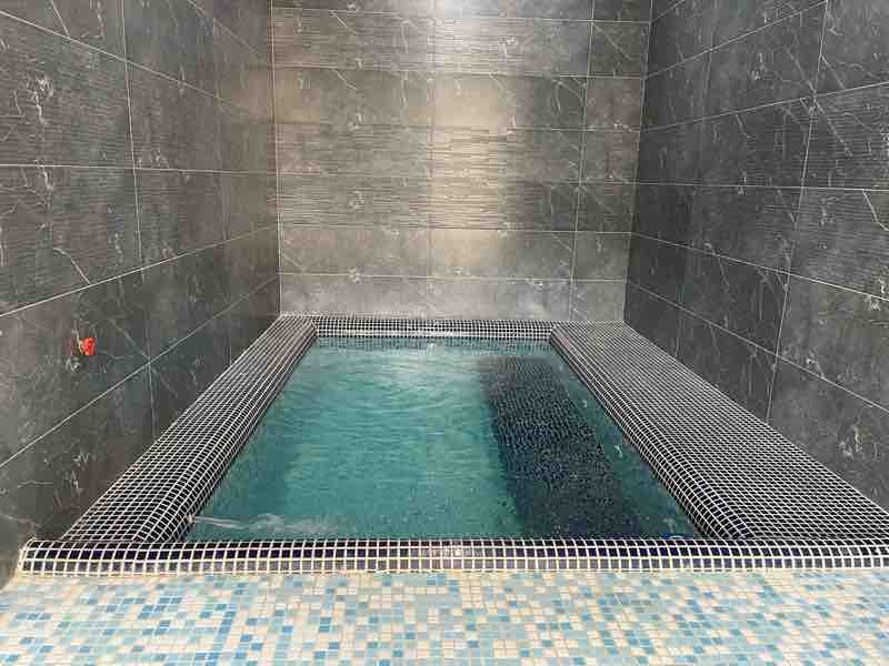 ویلا شش خوابه لوکس استخر آبگرمدار جنگلی