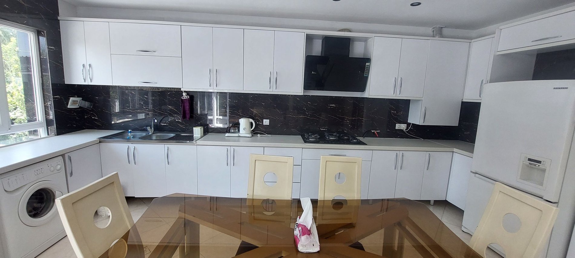 ویلا سه خوابه استخردار آبگرم سیاه سفید