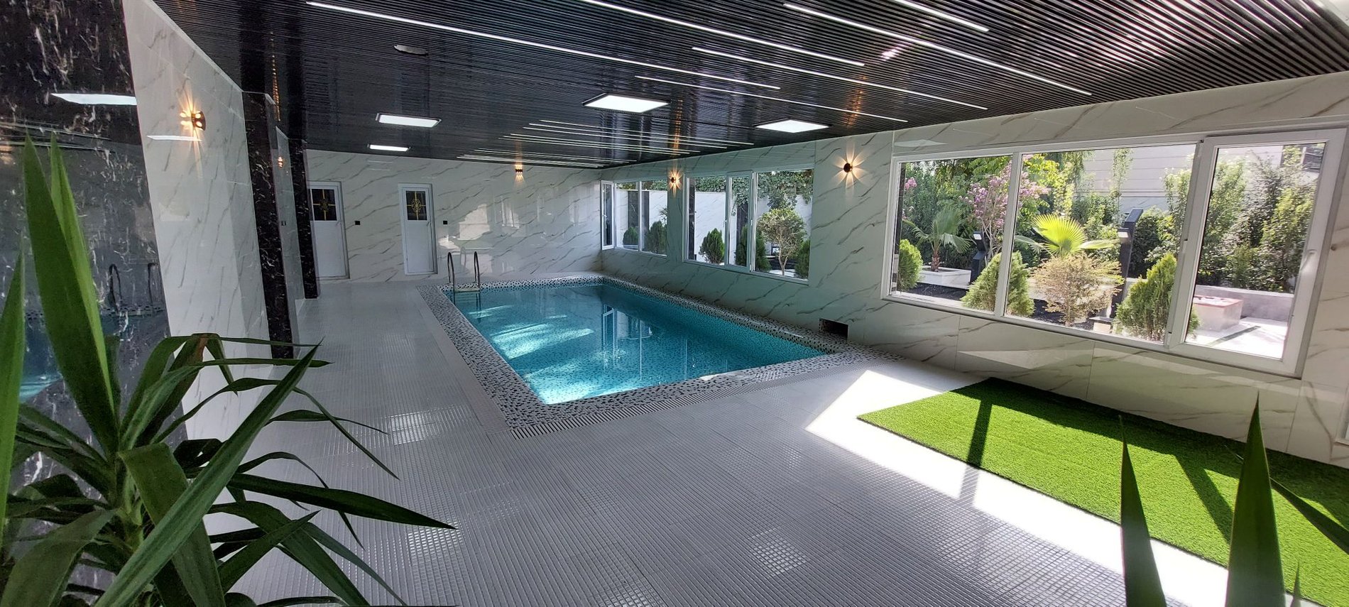 ویلا سه خوابه استخردار آبگرم سیاه سفید