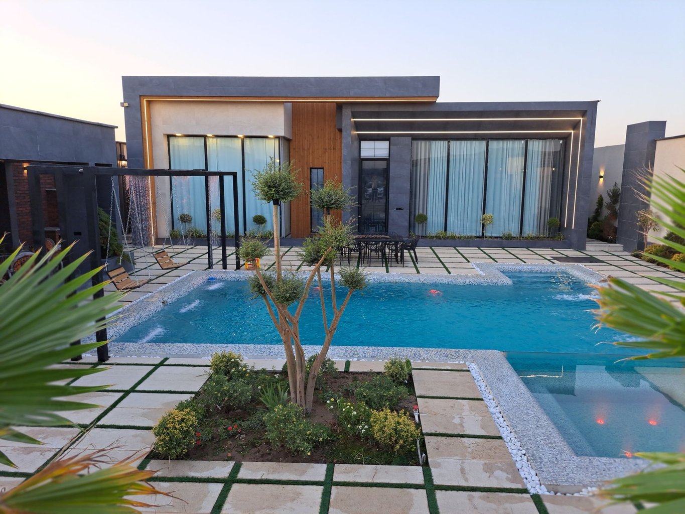 دوخوابه استخردار آبگرم تیارا