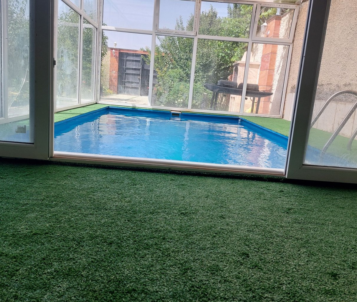 ویلا یک خوابه استخردار آبگرم آرنیکا