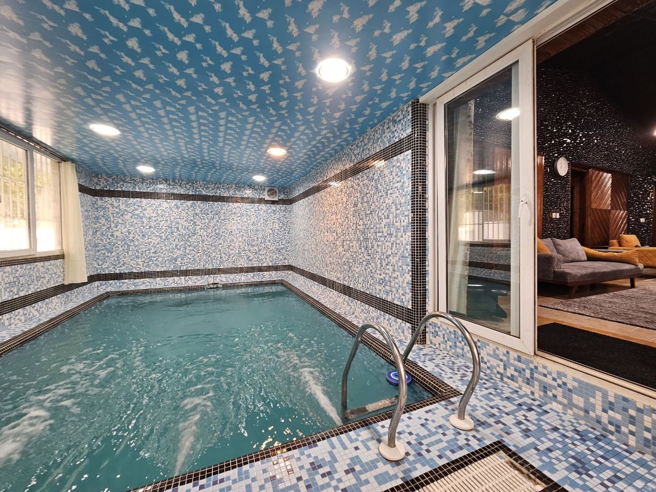 ویلا سه خوابه ساحلی استخردار آبگرم صنوبر