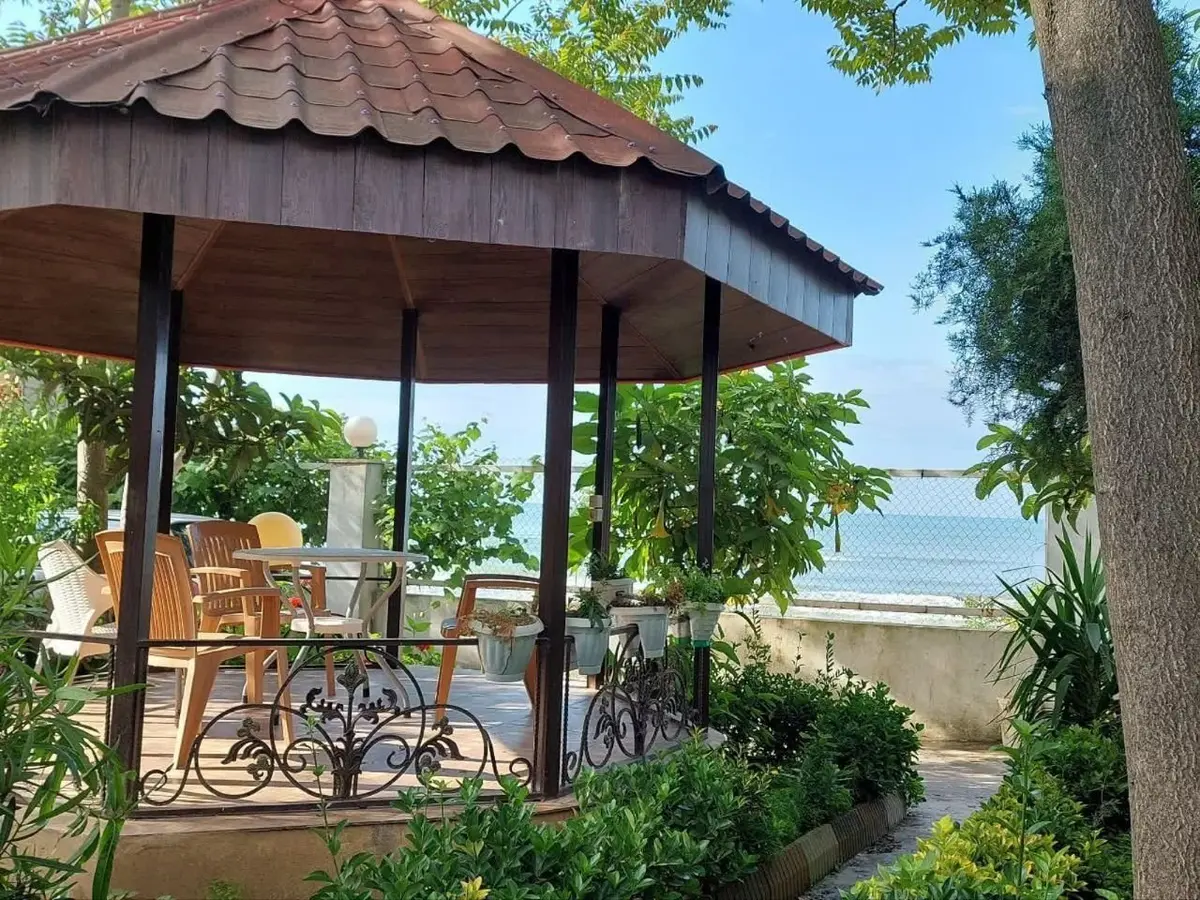 ویلا دوخوابه ساحلی قو ۲