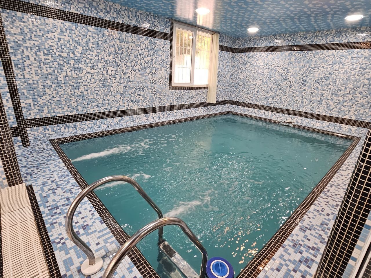 ویلا سه خوابه ساحلی استخردار آبگرم صنوبر